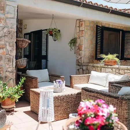 Silvana Tra Natura E Mare